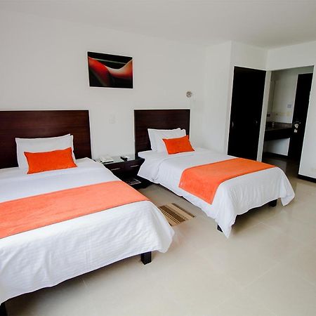 Hotel Pinares Plaza Pereira Luaran gambar