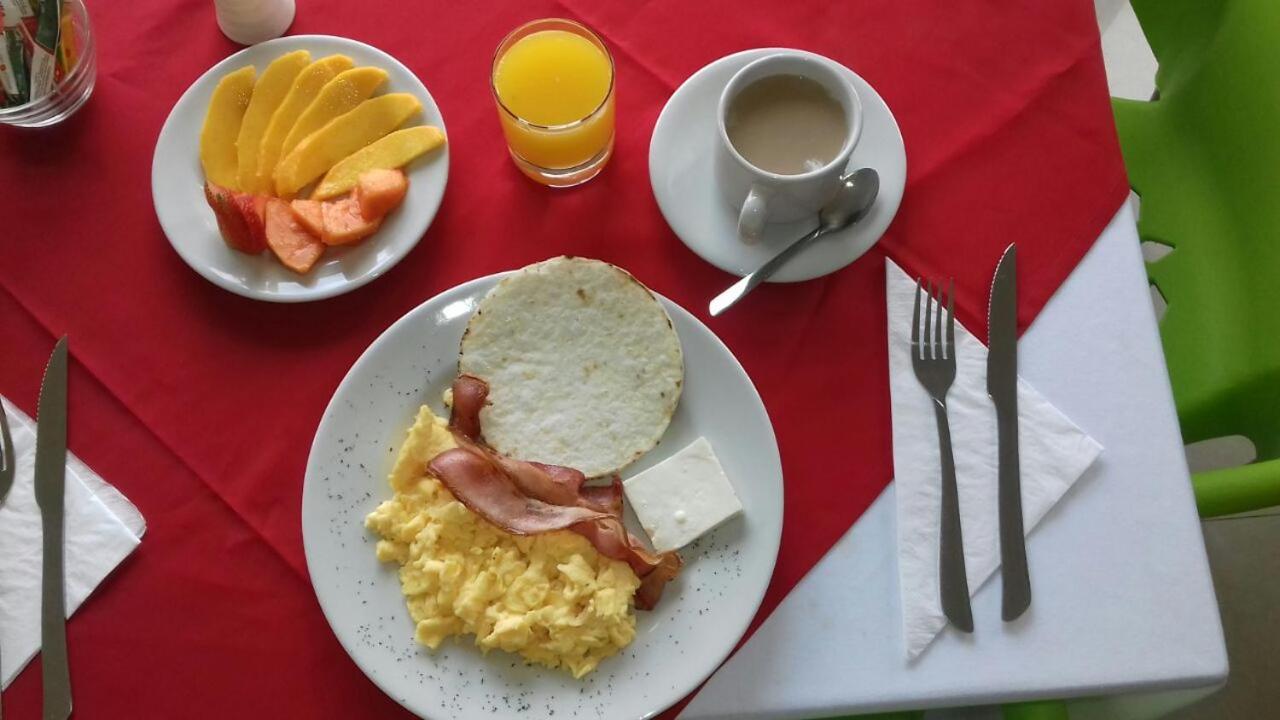 Hotel Pinares Plaza Pereira Luaran gambar