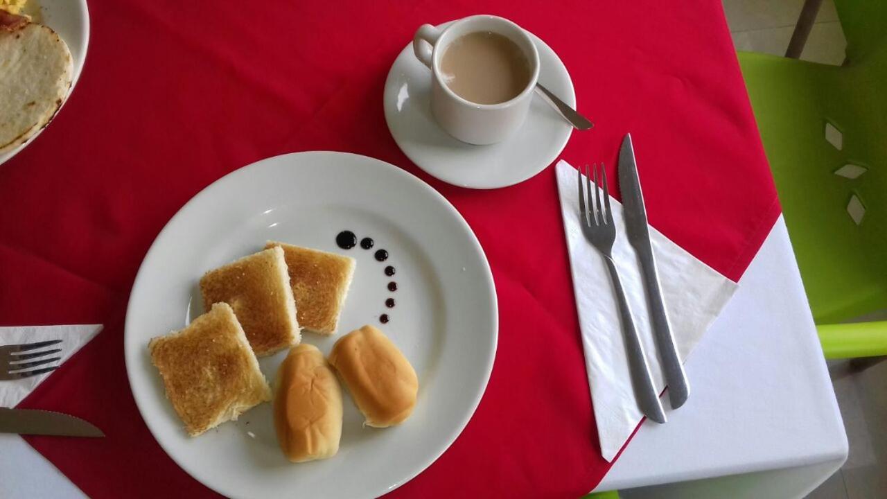 Hotel Pinares Plaza Pereira Luaran gambar