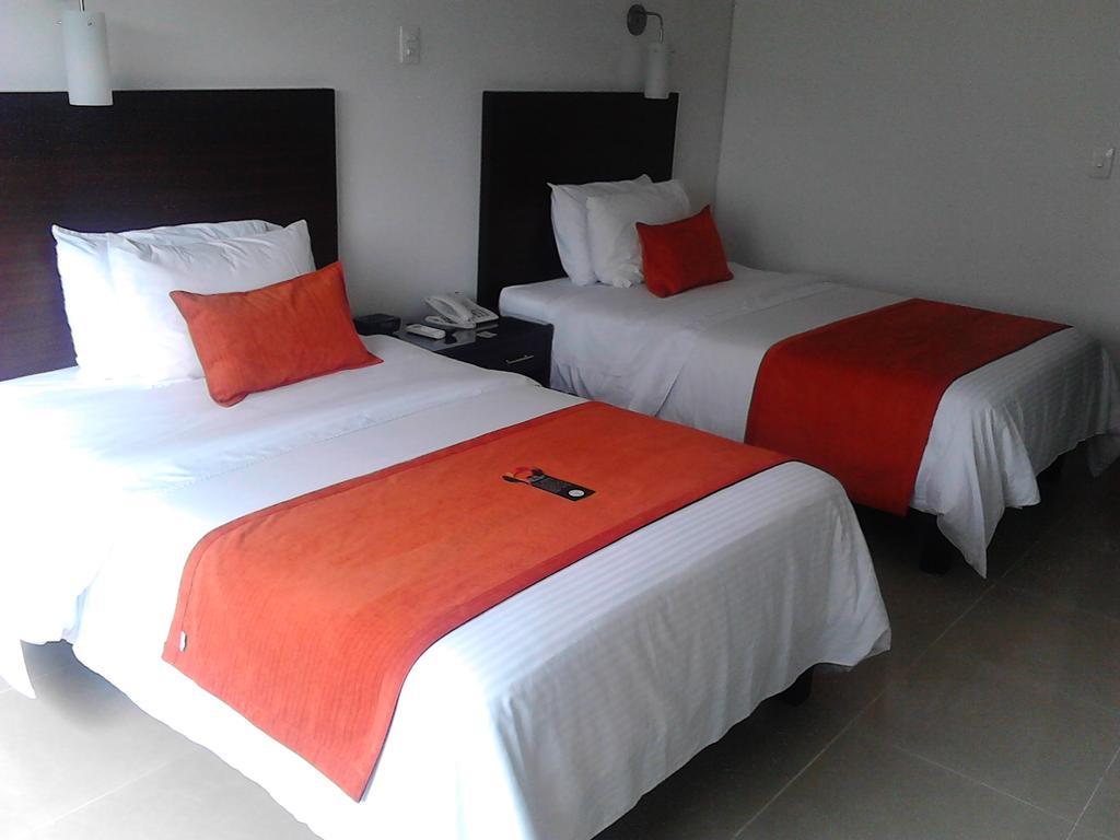 Hotel Pinares Plaza Pereira Luaran gambar