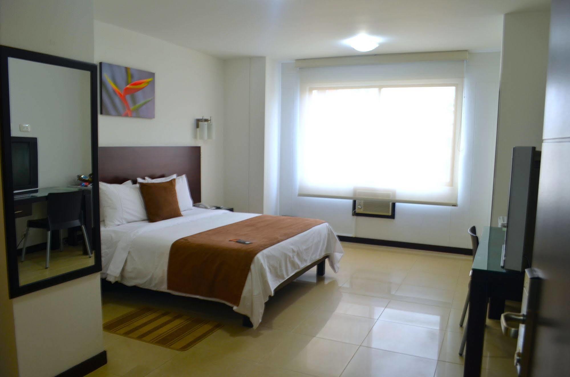 Hotel Pinares Plaza Pereira Luaran gambar