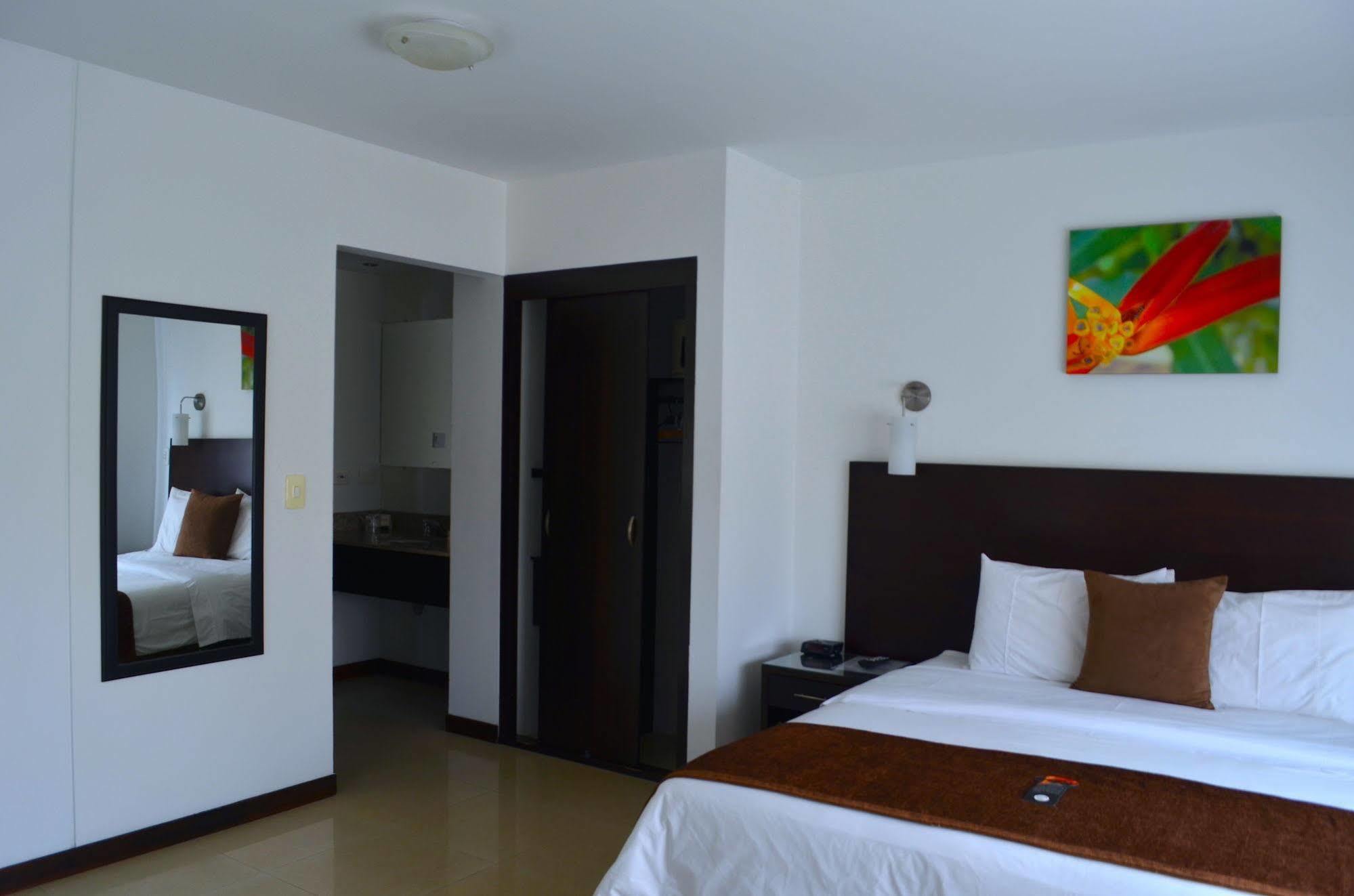 Hotel Pinares Plaza Pereira Luaran gambar